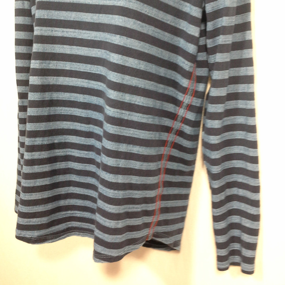 Gap top t-shirt Size S Blue stripes Back buttons - Picture 5 of 8